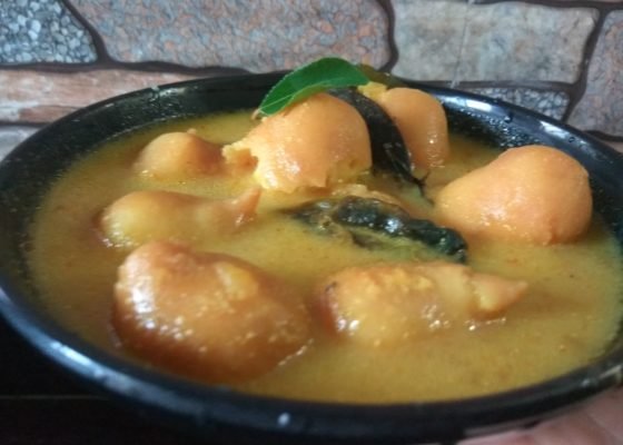 Pakoda Kadhi, Pakode Ki Curry, How To Make Pakoda Kadhi