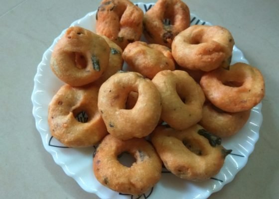 Medu Vada Recipe, How To Make Medu Vada, SouthIndian Medu Vadas