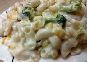 Cheesy Macaroni With Corn And Broccoli